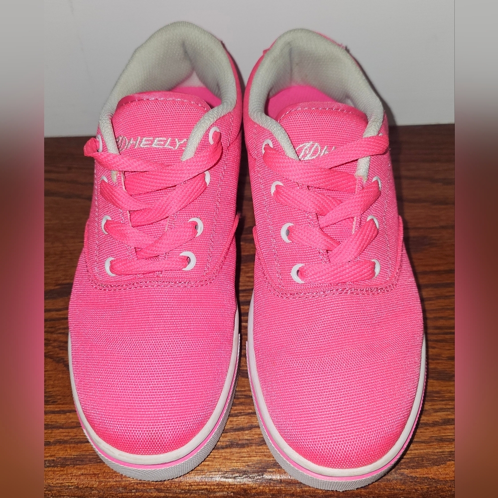 Heelys Pink Sneakers with Wheels